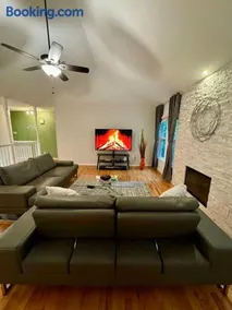 Modern Luxe Retreat near Braves Fast WiFi and Parking - Image 3
