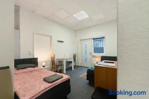 Cozy 2-bed Room With Kitchen W2 - Image 3