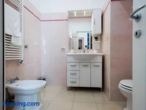 Flora Rooms - Image 3