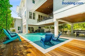 Grand Island Retreat: Private Heated Pool | Games - Image 3