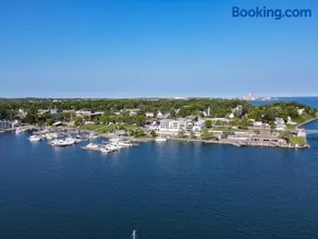 115 Edgewater Inn - Image 5