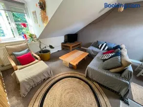 Cosy Blue Riverside Bristol Home - Image 3