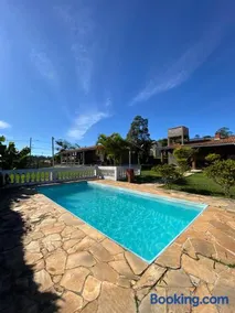 Quarto Outono em Casa de Madeira com Piscina no Alto da Serra - PetFriendly - Image 2