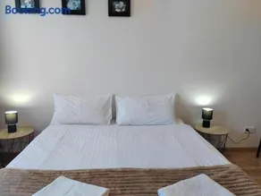 La Mare - Image 3