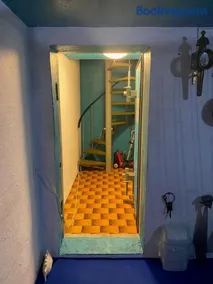 Sea-boat room with no windows - Image 5