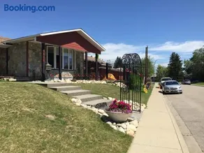 The Calgary Hub hostel style Home - Image 1
