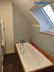 Chambre bleue tout confort - Image 4