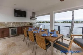 Lake House Oasis heated pool and amazing views! - Image 5