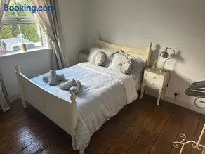 April Cottage Ringwood - Image 3