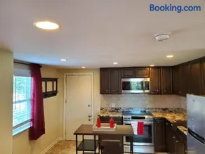 Adorable guest house in heart of Lumberton uptown - Image 1