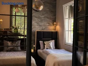 ArtCity Villa - 3 Boutique Suits in Historic town - Image 2