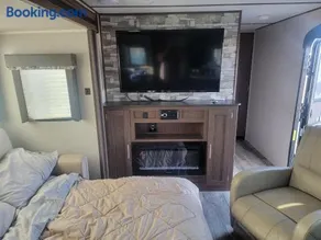 Cozy Camper - Image 4