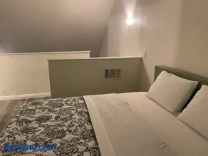 Golden Vegas Condo next to Airport & University - Image 3