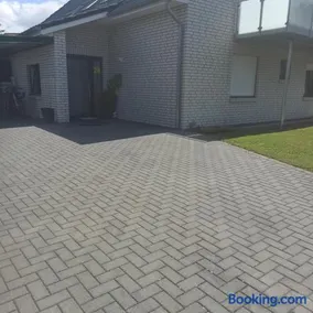 Apartment 28 - Image 2