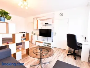 Apartment Hroncová, near city centre and park, quiet location - Image 1