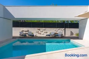 Villa Island Pearl A Stunning Oasis of Luxury and Serenity on Brač Island - Image 5