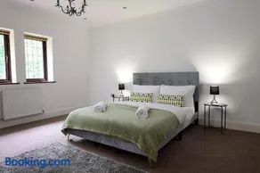 Spacious 7BR Home, Families & Contractors, Hot Tub - Image 3