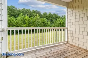 Verandas 1836 I Modern 2Bd I Parking I Pool I Gym - Image 4