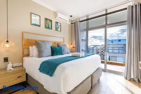 Elegant Emerald Stay at Ridgeton Modern Two Bedroom Apartment in the Heart of Umhlanga Ridge Sleeps 6 - Image 5