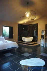 Chambre de charme indépendante Alba avec baignoire îlot - Domaine Astra, Grans - Image 1