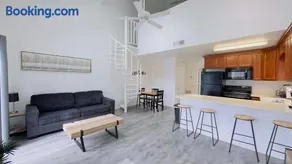 Lovely 2 bedroom condo with pool J3 - Image 2