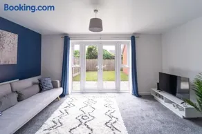 Entire comfy 3 bed house with free driveway parking x2 Gloucester - Image 4