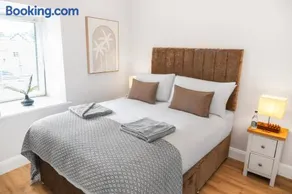 Gardiner House Accommodation - Image 2