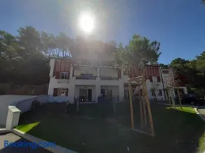 Appartement de standing avec jardin privatif, proche du lac et du centre, parking inclus - Image 4