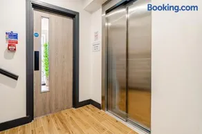 Luxury Apartment Close to Elstree & Borehamwood Station - Image 4