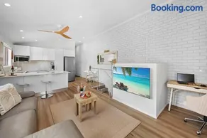 Popular Central Coastal Apartment - Image 3