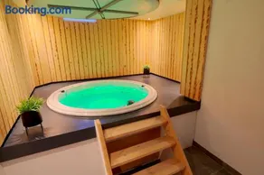 Jacuzzi & Sauna Villa 2 - Image 1