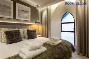 Arran Shores Luxury Shorefront Apartment 3 - Image 1
