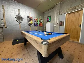Stunning country brick, beach house with hot tub - Image 2