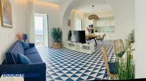 Marina Palace Apartments & Terrace - Image 2