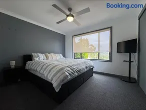 Coastal Family Home Close to Beach - Image 2