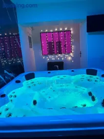 Dream Spa Jacuzzi&Sauna - Image 1