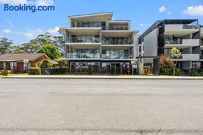 Family-Friendly 3BR - Steps from the Beach - Image 3