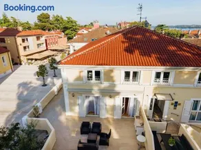 Villa Bionda Beachfront Apartments, Old Town Novigrad - Image 1