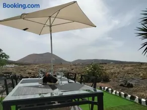LANZAROTE Casa Volcánica-Anclada sobre la lava del volcán - Image 5