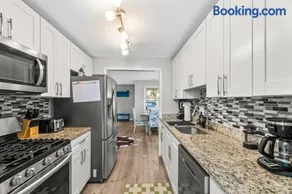 5 BR Stay Near Northwest Stadium for March 29 COL vs FRA - Image 3