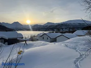 Newly Renovated Fjord View Retreat 20 Min from Tromsø - Image 3