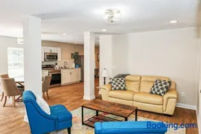 Farm Lodge with Beautiful Open Floor Plan - Image 1