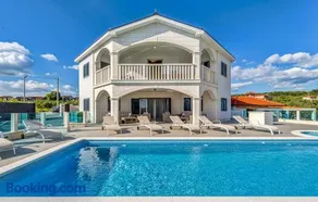 Luxury Villa Ivy - Image 2