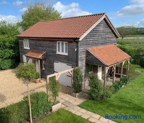 The Tea Barn, an entire cosy guest accommodation with small garden and breakfast included, in the quiet small village of Hawkeridge with a pub one minute walk away! - Image 1