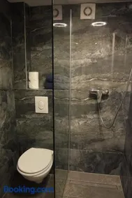 Kudamm Apartments - Image 4