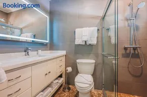 Pelican Beach House by Bocobay Seafront LUX 4BD - Image 4