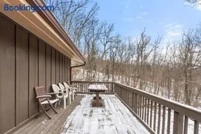 Mountain Retreat w 2 Living Spaces & Scenic Deck - Image 4