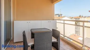 Luxury studio renovated 2024 with free parking - Image 4