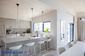 Lakeview House by Leavetown Vacations - Image 5