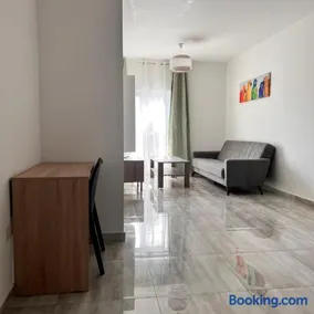 F5 Room 3, Private Room two single beds shared bathroom in shared Flat - Image 4